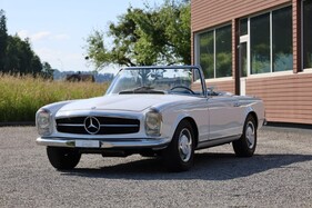 Mercedes Benz 230SL (1964) Mercedes Benz 230SL (1964)
