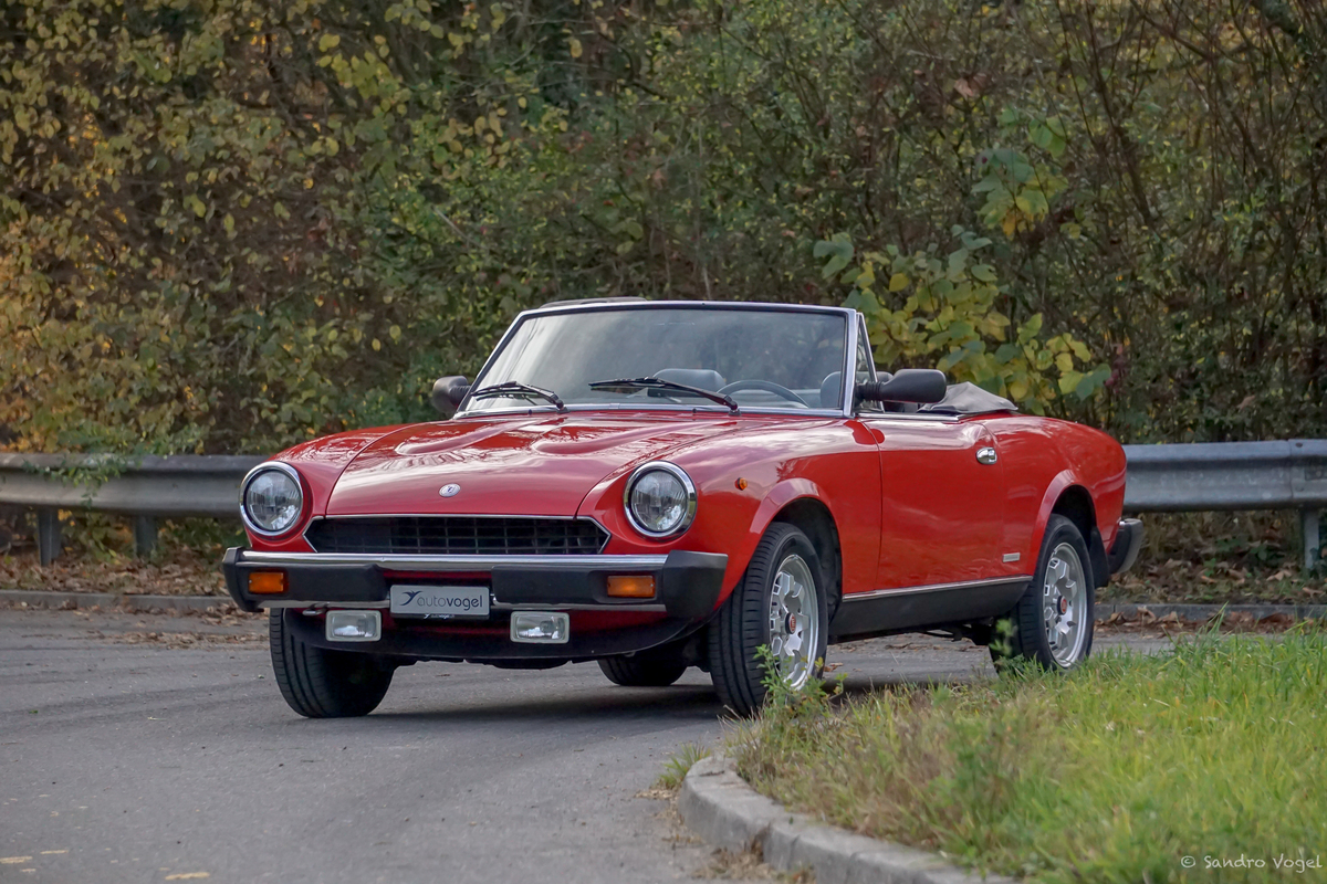 Bild 13 50 vom Fahrzeug-Verkaufsinserat Fiat Pininfarina Spider 124 DS Europa 2.0 i.e. 1983 garantiere Kilometer - sehr schoener Zustand - original und unverbastelt - ab MFK inkl. Veteraneneintrag + Service - aus 2. Hand - komplette Bordmappe
