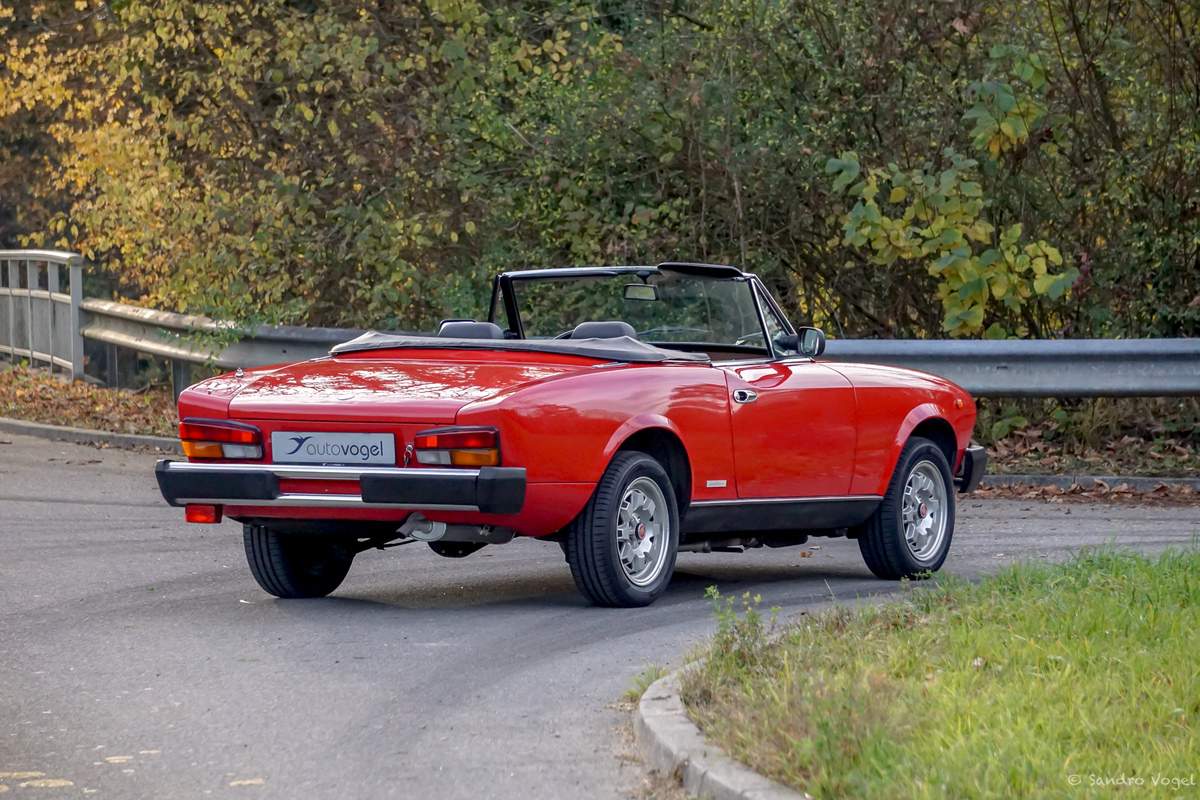 Bild 14 50 vom Fahrzeug-Verkaufsinserat Fiat Pininfarina Spider 124 DS Europa 2.0 i.e. 1983 garantiere Kilometer - sehr schoener Zustand - original und unverbastelt - ab MFK inkl. Veteraneneintrag + Service - aus 2. Hand - komplette Bordmappe