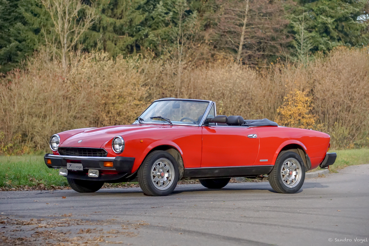 Bild 1 50 vom Fahrzeug-Verkaufsinserat Fiat Pininfarina Spider 124 DS Europa 2.0 i.e. 1983 garantiere Kilometer - sehr schoener Zustand - original und unverbastelt - ab MFK inkl. Veteraneneintrag + Service - aus 2. Hand - komplette Bordmappe