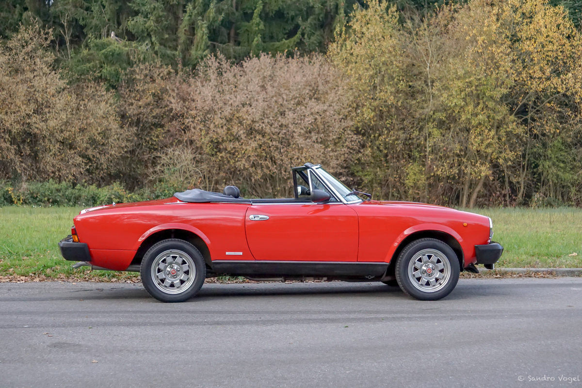 Bild 10 50 vom Fahrzeug-Verkaufsinserat Fiat Pininfarina Spider 124 DS Europa 2.0 i.e. 1983 garantiere Kilometer - sehr schoener Zustand - original und unverbastelt - ab MFK inkl. Veteraneneintrag + Service - aus 2. Hand - komplette Bordmappe