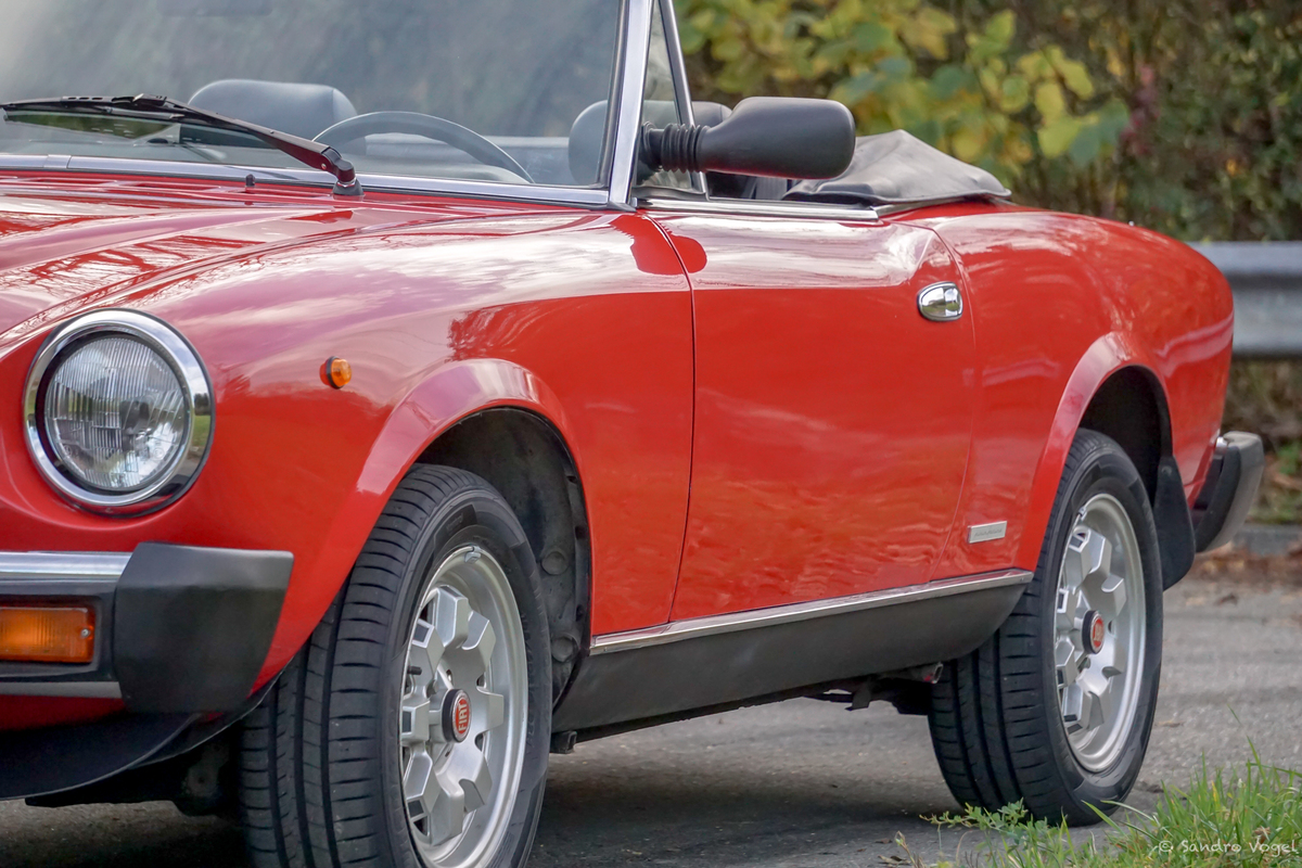 Bild 22 50 vom Fahrzeug-Verkaufsinserat Fiat Pininfarina Spider 124 DS Europa 2.0 i.e. 1983 garantiere Kilometer - sehr schoener Zustand - original und unverbastelt - ab MFK inkl. Veteraneneintrag + Service - aus 2. Hand - komplette Bordmappe