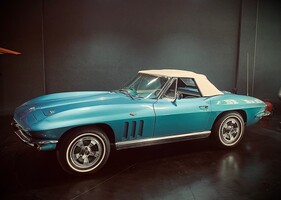 Chevrolet Corvette Cabriolet 327 / VETERAN (1966) Chevrolet Corvette Cabriolet 327 / VETERAN (1966)