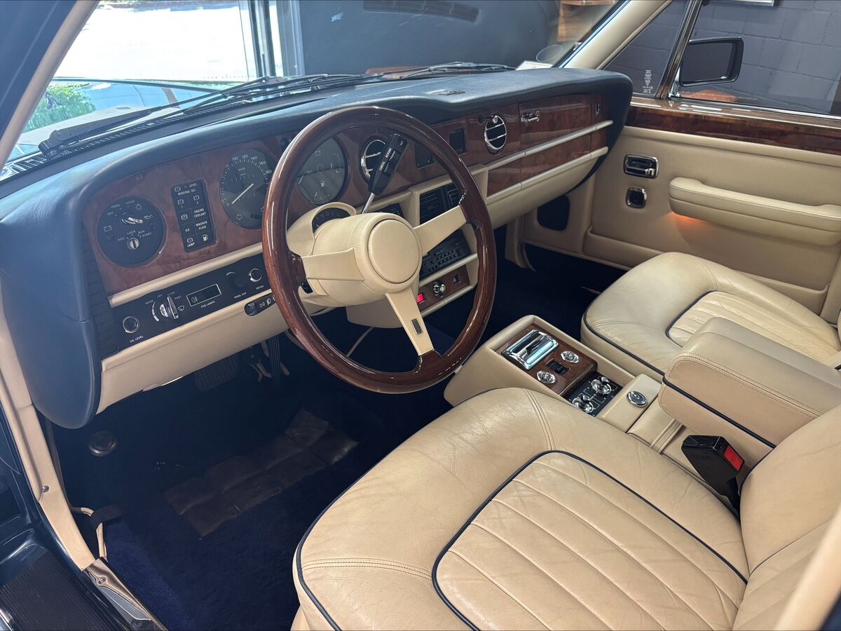 Bild 3 6 vom Fahrzeug-Verkaufsinserat Rolls-Royce Silver Spirit 1985 Schoener gepflegter Rolls-Royce Silver Spirit