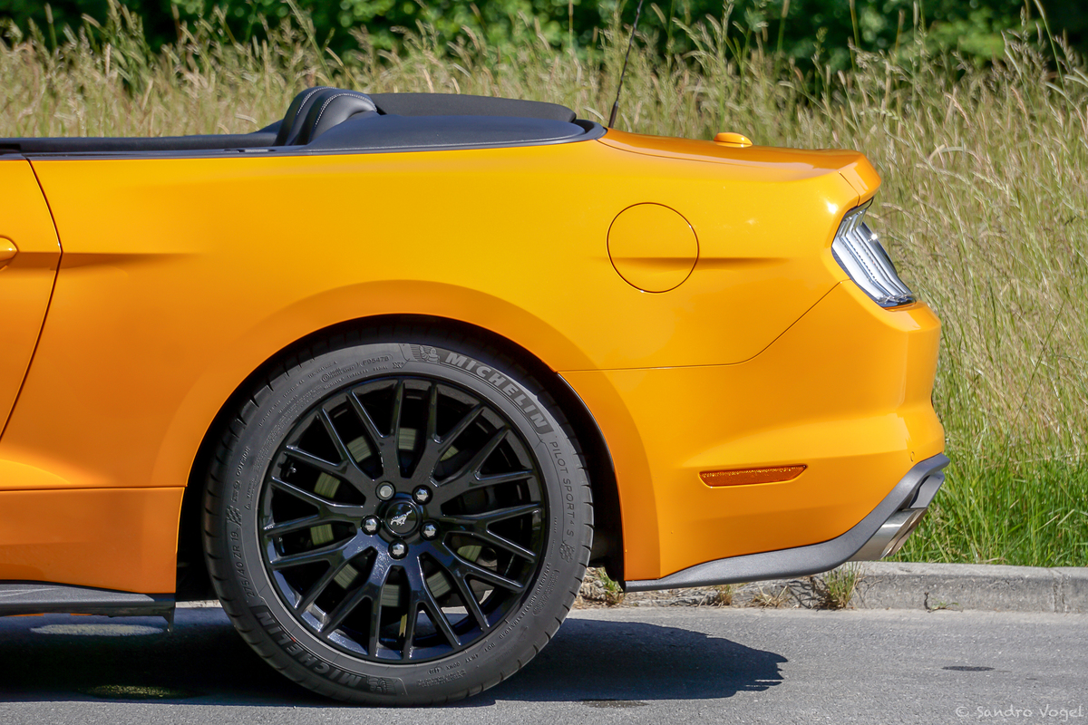 Bild 15 26 vom Fahrzeug-Verkaufsinserat Ford Mustang Convertible 5.0 V8 GT Automat 2019 sehr gepflegtes Fahrzeug - ab Service - neue Michelin Pilot Sport Reifen - aus 1. Hand - Touchscreen-Navi - B+O - AppLink