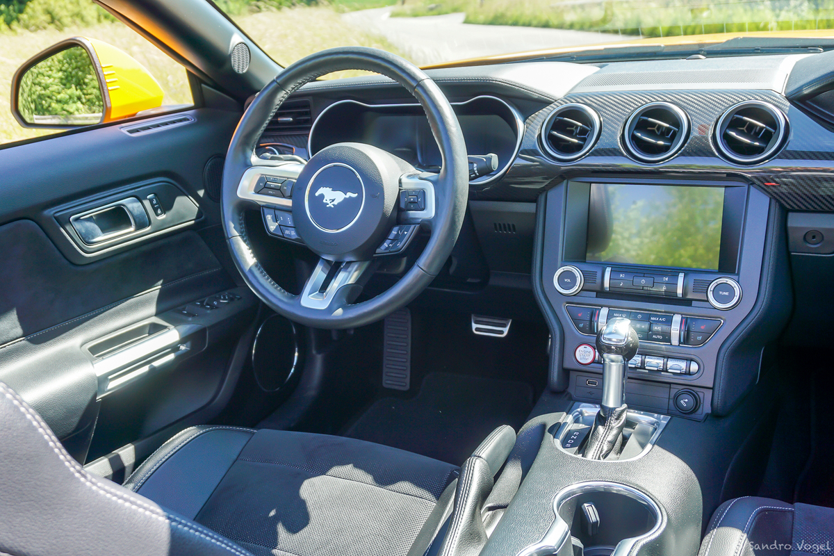 Bild 18 26 vom Fahrzeug-Verkaufsinserat Ford Mustang Convertible 5.0 V8 GT Automat 2019 sehr gepflegtes Fahrzeug - ab Service - neue Michelin Pilot Sport Reifen - aus 1. Hand - Touchscreen-Navi - B+O - AppLink