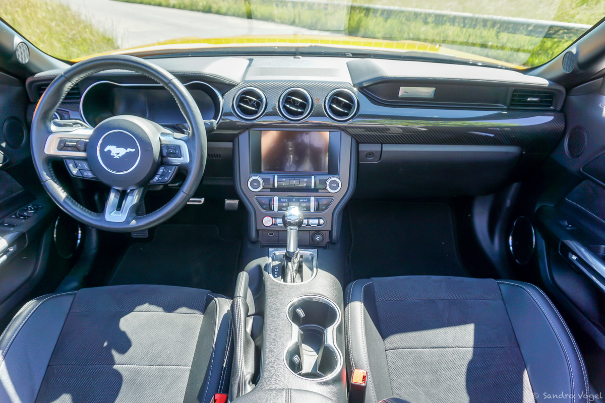 Bild 17 26 vom Fahrzeug-Verkaufsinserat Ford Mustang Convertible 5.0 V8 GT Automat 2019 sehr gepflegtes Fahrzeug - ab Service - neue Michelin Pilot Sport Reifen - aus 1. Hand - Touchscreen-Navi - B+O - AppLink