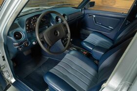 Mercedes Benz 250 (1978) (Auktions-Fahrzeug)
