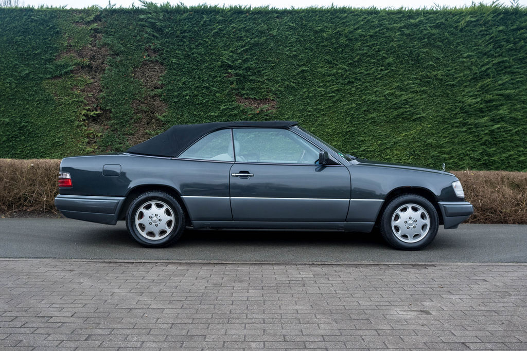 Bild 5 8 vom Fahrzeug-Verkaufsinserat Mercedes Benz E220 Cabriolet 1994