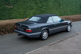 Bild 6 von Inserat Mercedes Benz E220 Cabriolet 1994
