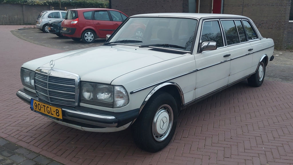 Bild 3 8 vom Fahrzeug-Verkaufsinserat Mercedes Benz Pullman 1984