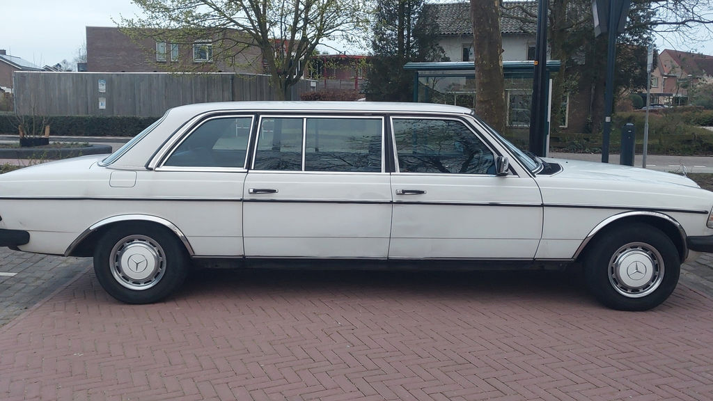 Bild 8 8 vom Fahrzeug-Verkaufsinserat Mercedes Benz Pullman 1984
