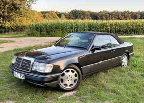 Mercedes Benz 300CE-24 cabriolet (1993) (Auktions-Fahrzeug) Mercedes Benz 300CE-24 cabriolet (1993) (Auktions-Fahrzeug)